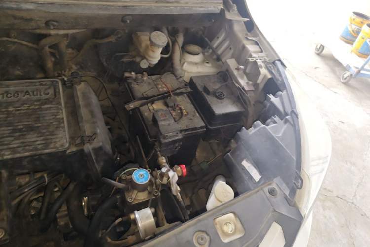 Used Jinbei 750 2015 1.5L Luxury Model Engine Bay Left
