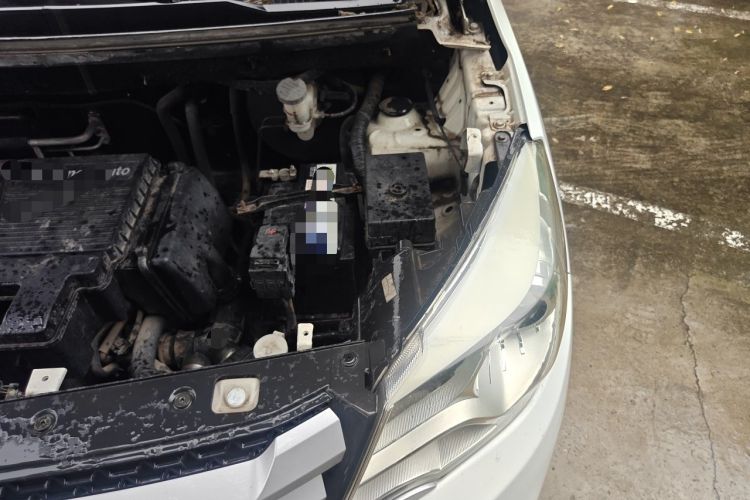 Used Jinbei 750 2015 1.5L Comfort Model Engine Bay Left