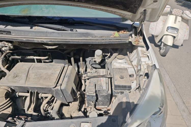 Used Jinbei 750 2015 1.5L Luxury Model Engine Bay Left