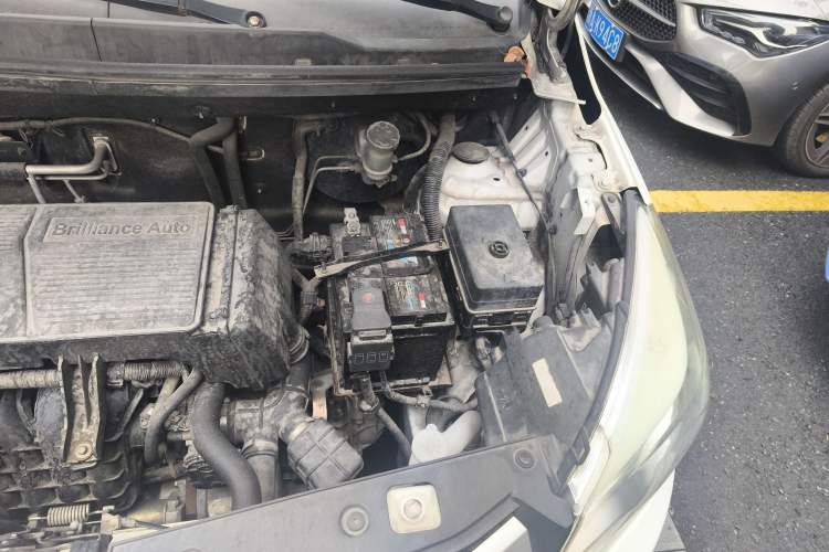 Used Jinbei 750 2015 1.5L Luxury Model Engine Bay Left