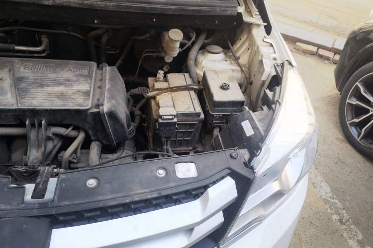 Used Jinbei 750 2015 1.5L Comfort Model Engine Bay Left