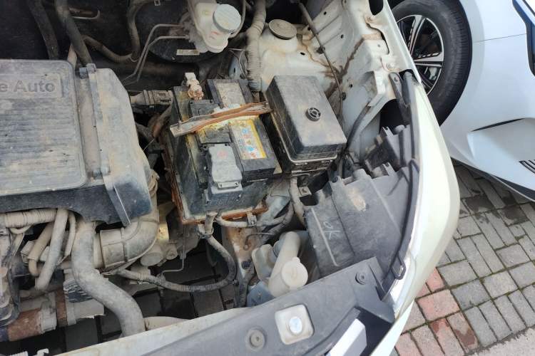 Used Jinbei 750 2015 1.5L Comfort Model Engine Bay Left