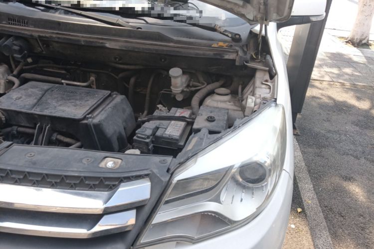 Used Jinbei 750 2015 1.5L Flagship Model Engine Bay Left