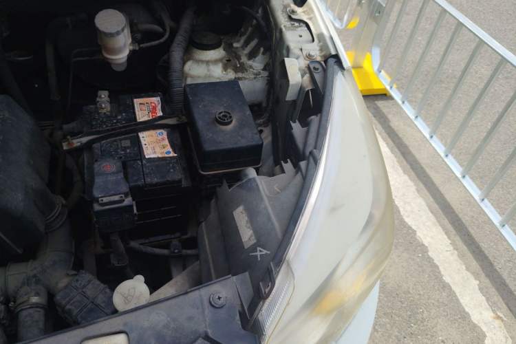 Used Jinbei 750 2015 1.5L Luxury Model Engine Bay Left