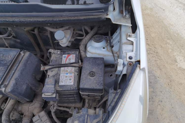 Used Jinbei 750 2015 1.5L Luxury Model Engine Bay Left