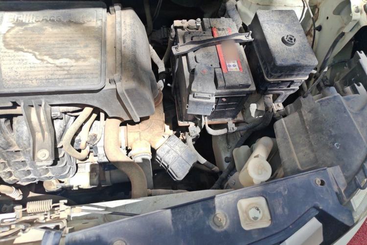 Used Jinbei 750 2015 1.5L Luxury Model Engine Bay Left