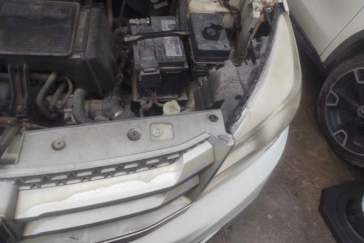 Used Jinbei 750 2015 1.5L Luxury Model Engine Bay Left