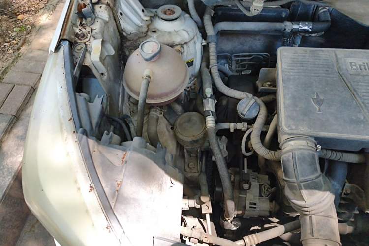 Used Jinbei 750 2015 1.5L Luxury Model Engine Bay Right