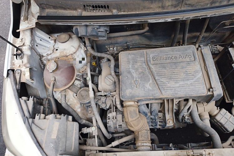 Used Jinbei 750 2015 1.5L Comfort Model Engine Bay Right