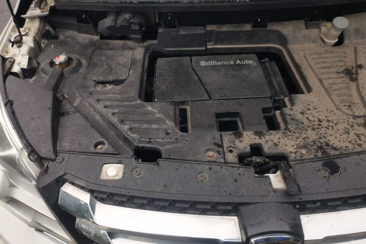 Used Jinbei 750 2015 1.5L Luxury Model Engine Bay Right