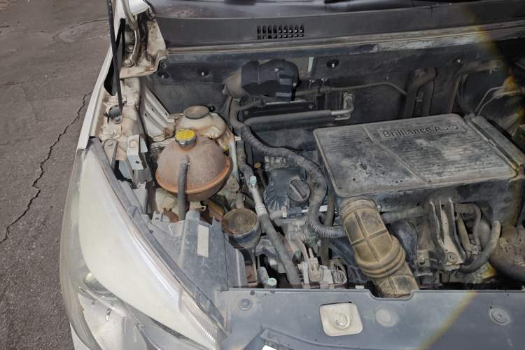 Used Jinbei 750 2015 1.5L Comfort Model Engine Bay Right