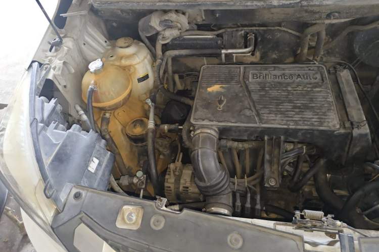 Used Jinbei 750 2015 1.5L Luxury Model Engine Bay Right
