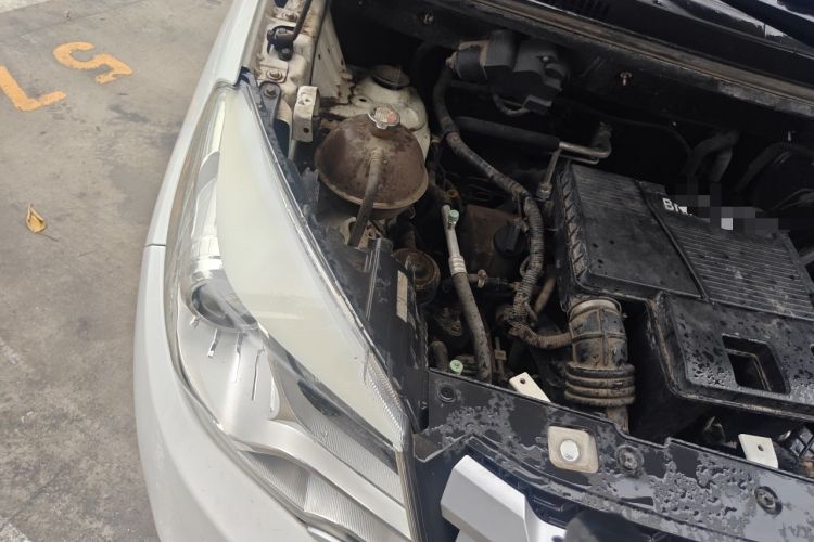 Used Jinbei 750 2015 1.5L Comfort Model Engine Bay Right
