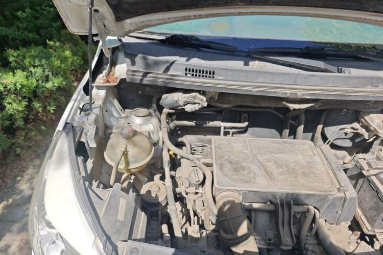 Used Jinbei 750 2015 1.5L Luxury Model Engine Bay Right