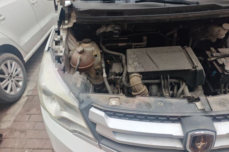 Used Jinbei 750 2015 1.5L Luxury Model Engine Bay Right