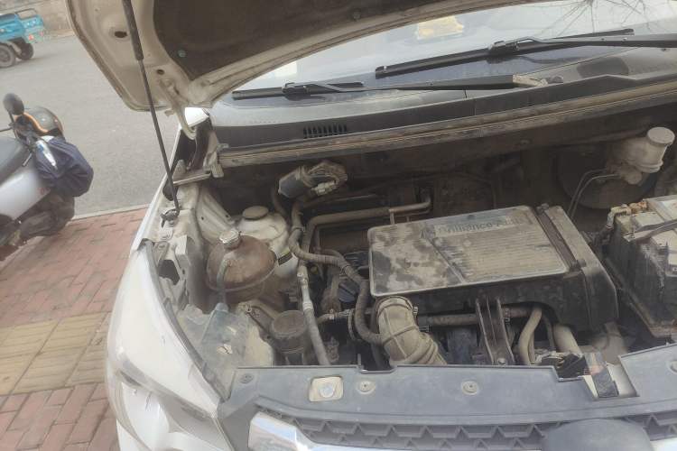 Used Jinbei 750 2015 1.5L Flagship Model Engine Bay Right