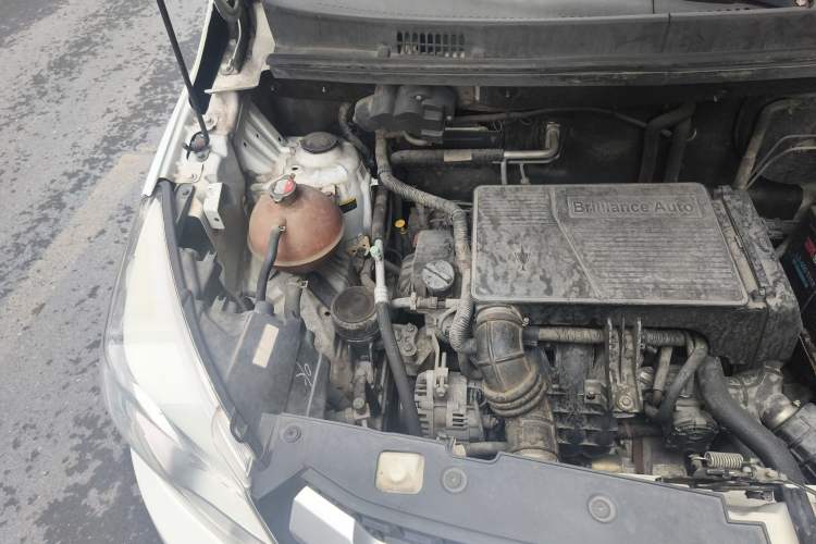 Used Jinbei 750 2015 1.5L Luxury Model Engine Bay Right