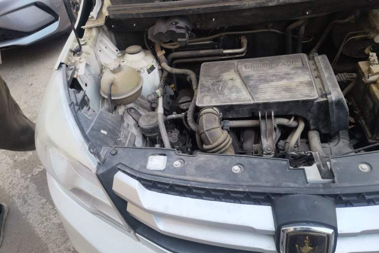 Used Jinbei 750 2015 1.5L Comfort Model Engine Bay Right