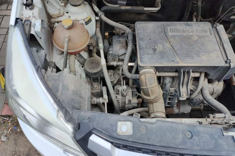 Used Jinbei 750 2015 1.5L Comfort Model Engine Bay Right