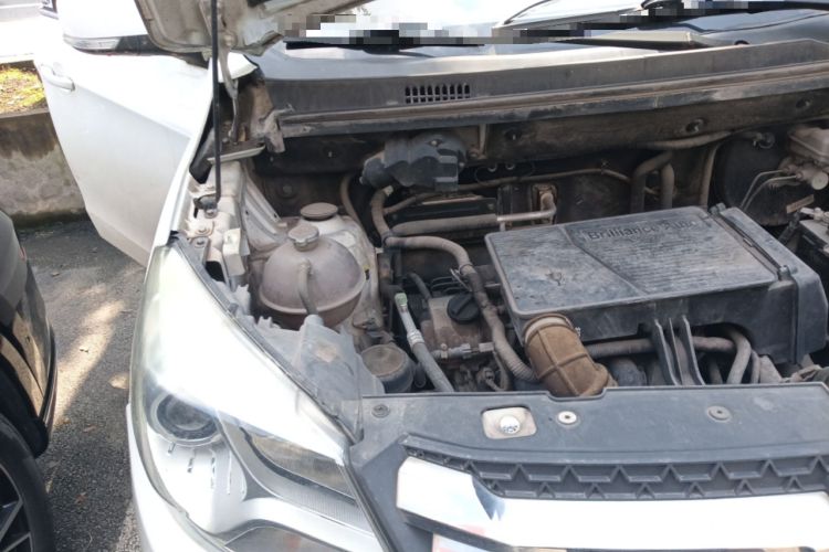 Used Jinbei 750 2015 1.5L Flagship Model Engine Bay Right