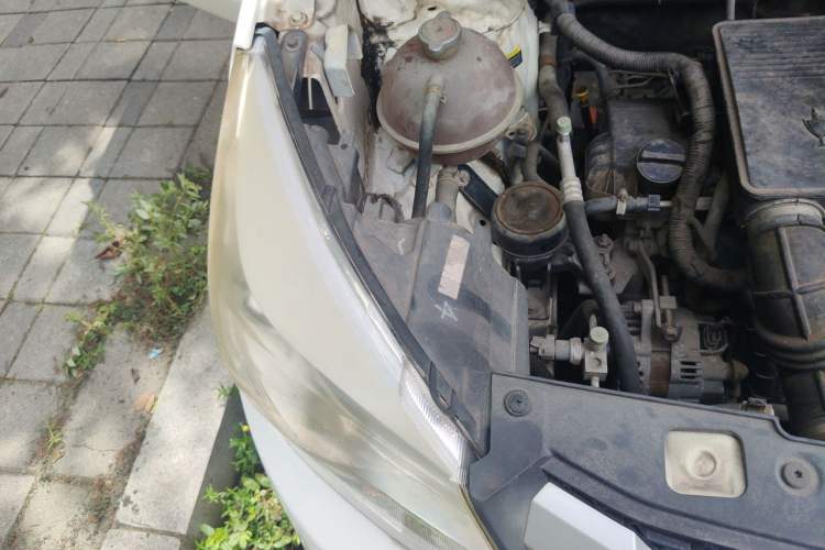 Used Jinbei 750 2015 1.5L Luxury Model Engine Bay Right