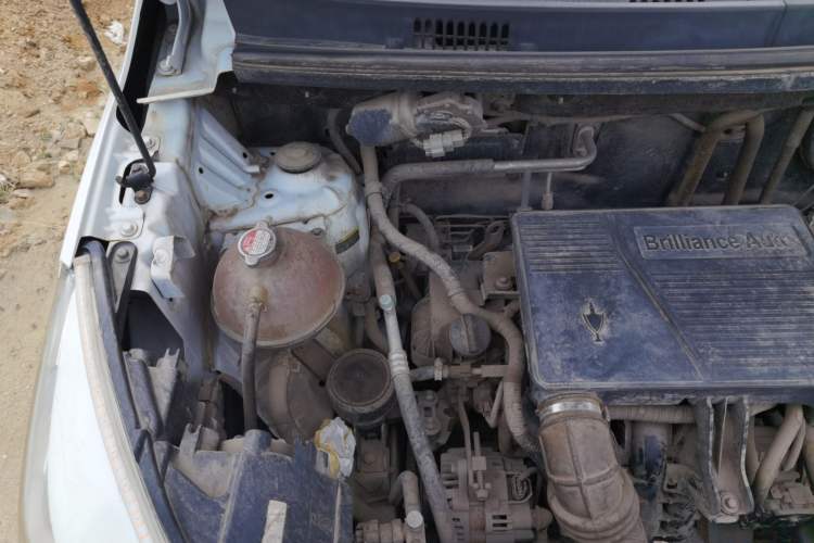 Used Jinbei 750 2015 1.5L Luxury Model Engine Bay Right
