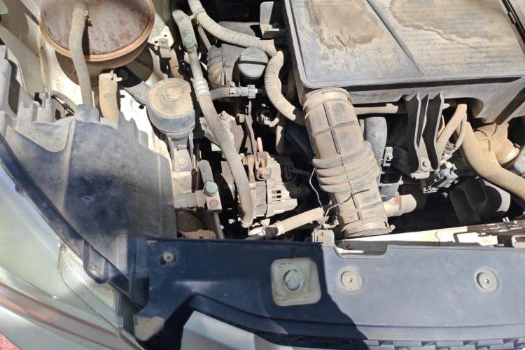 Used Jinbei 750 2015 1.5L Luxury Model Engine Bay Right