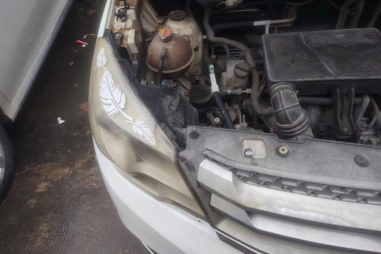 Used Jinbei 750 2015 1.5L Luxury Model Engine Bay Right