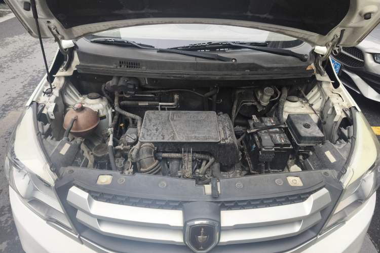 Used Jinbei 750 2015 1.5L Luxury Model Engine Bay