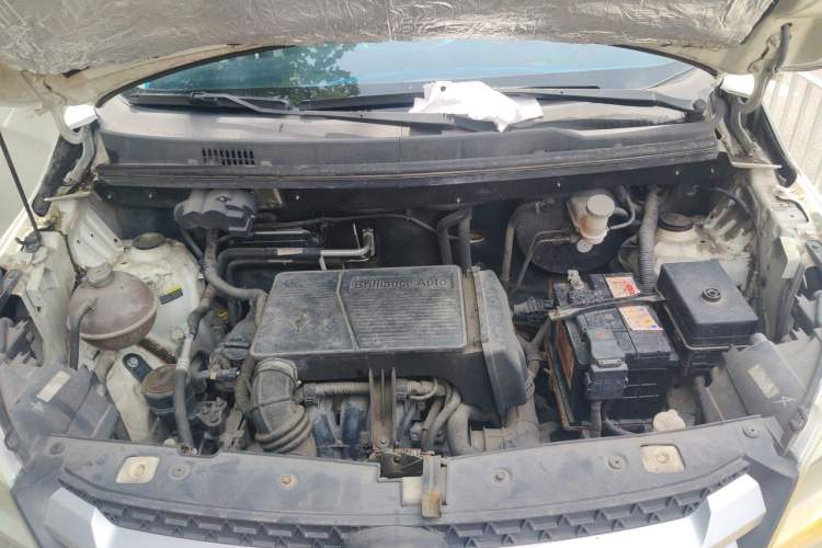 Used Jinbei 750 2015 1.5L Luxury Model Engine Bay