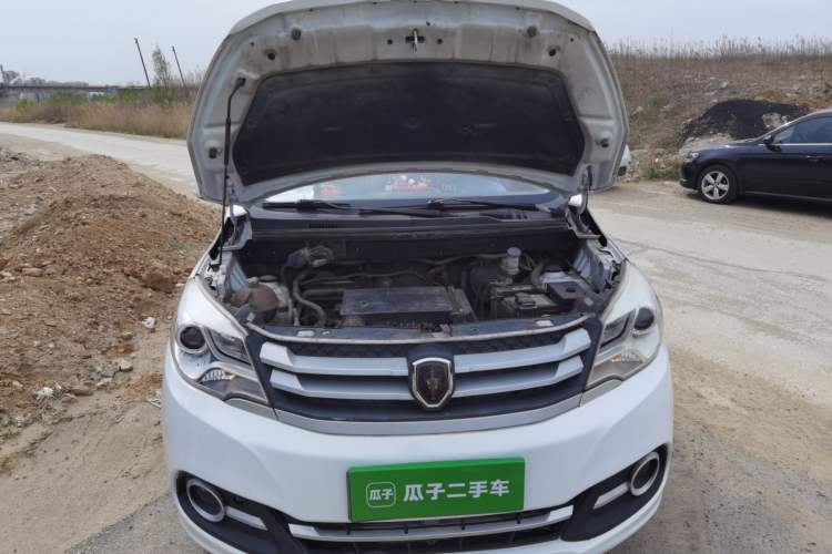 Used Jinbei 750 2015 1.5L Luxury Model Engine Bay