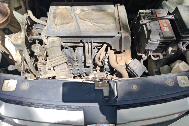 Used Jinbei 750 2015 1.5L Luxury Model Engine Bay