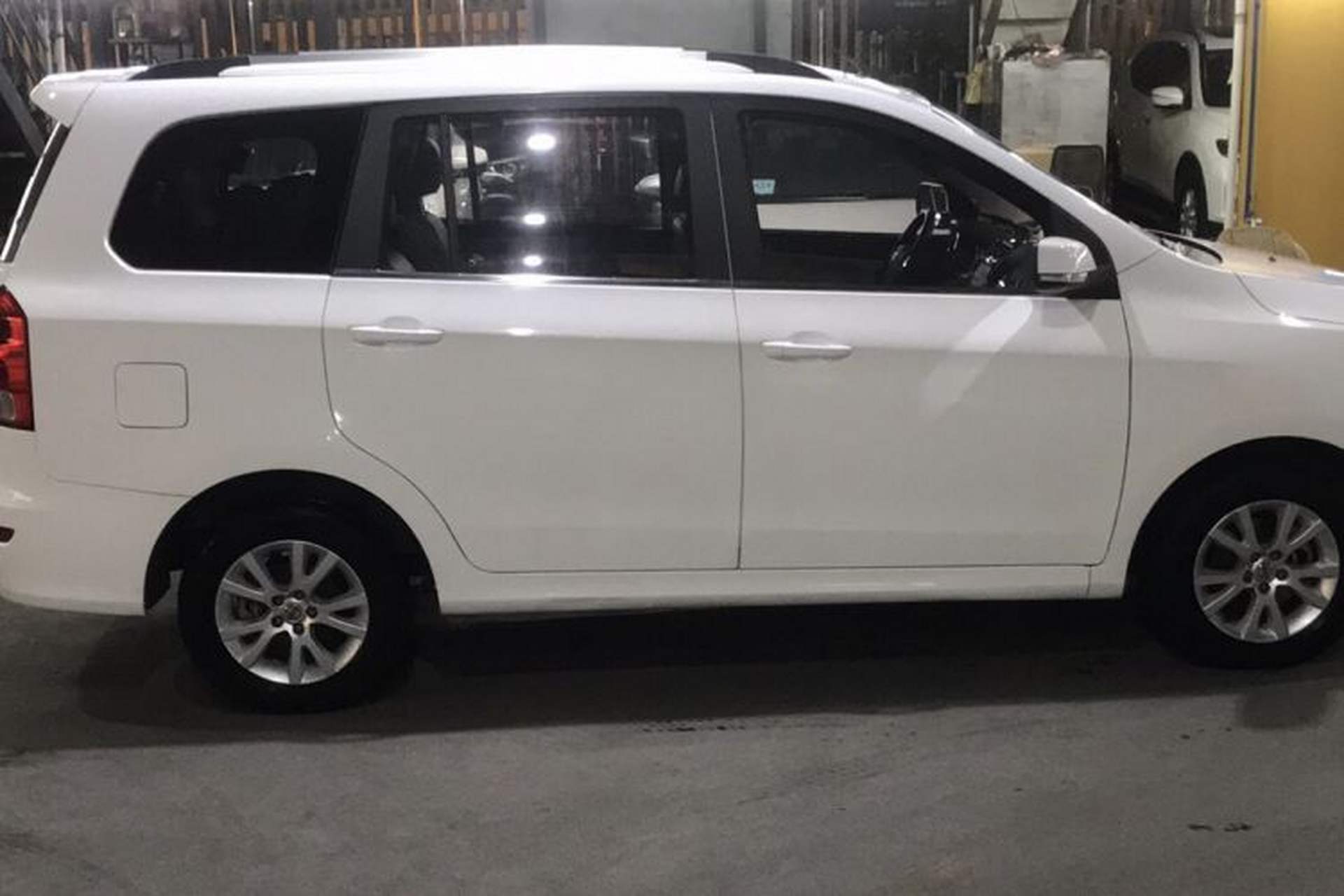Used Jinbei 750 2015 1.5L Deluxe Model Exterior 1