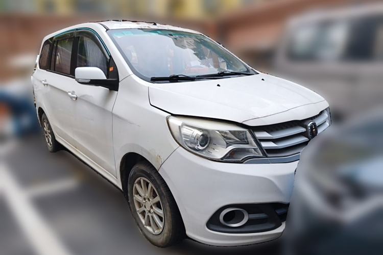 Used Jinbei 750 2015 1.5L Comfort Model Front Right 45 Deg