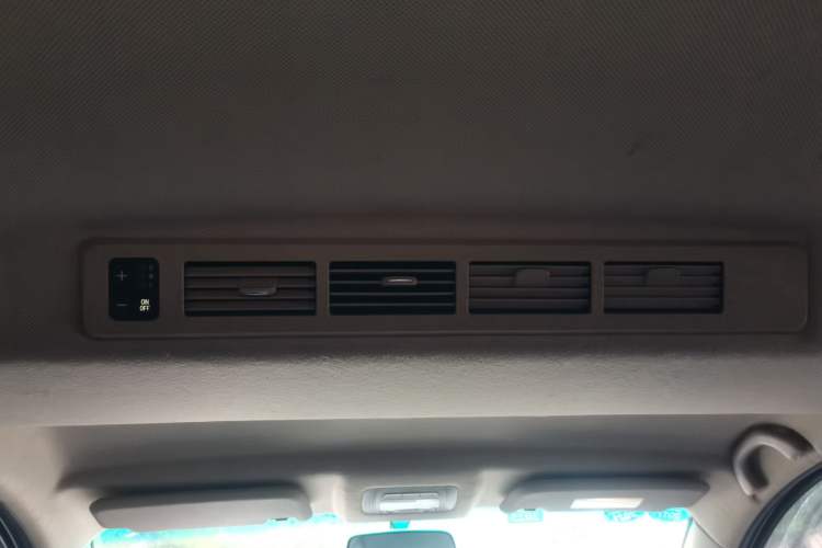 Used Jinbei 750 2015 1.5L Luxury Model Headliner