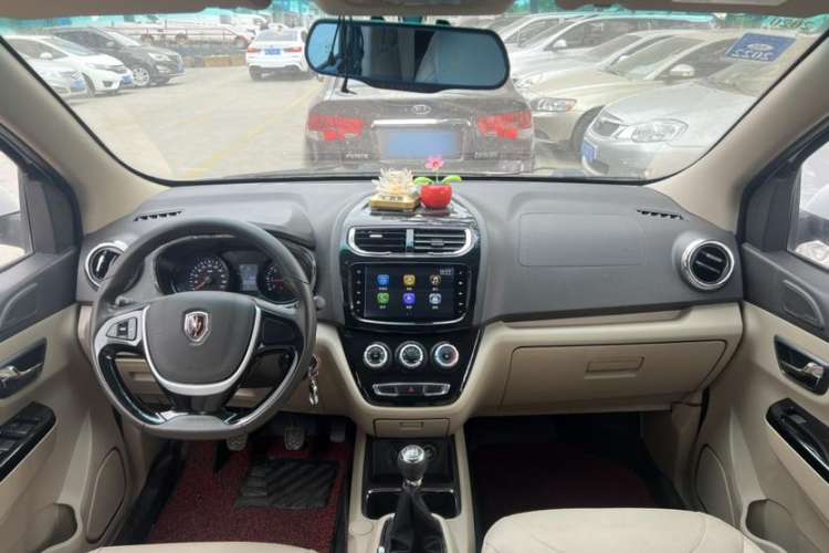 Used Jinbei 750 2015 1.5L Flagship Model Interior 1