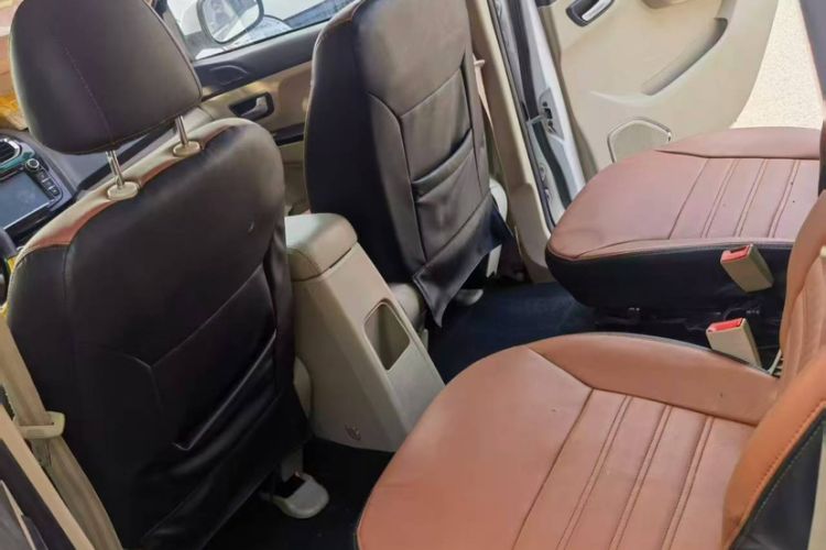 Used Jinbei 750 2015 1.5L Deluxe Model Interior 2