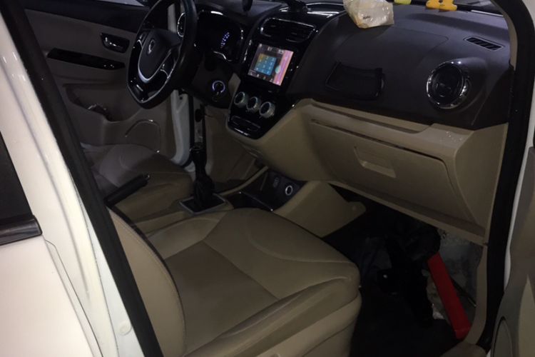 Used Jinbei 750 2015 1.5L Deluxe Model Interior 2