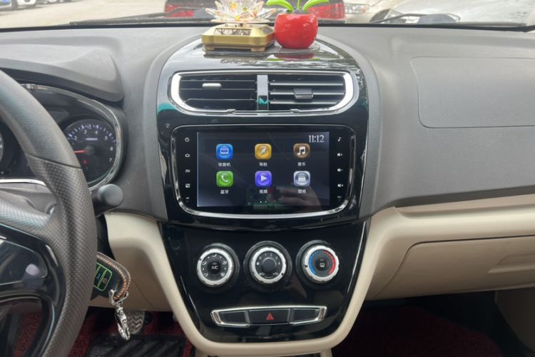 Used Jinbei 750 2015 1.5L Flagship Model Interior 3