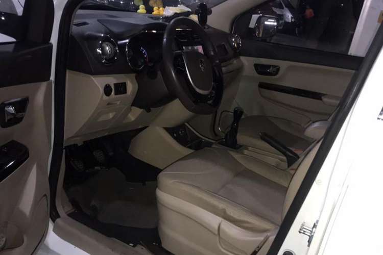 Used Jinbei 750 2015 1.5L Deluxe Model Interior 4