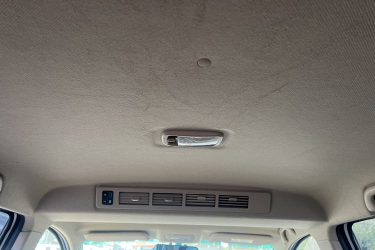 Used Jinbei 750 2015 1.5L Flagship Model Interior 5