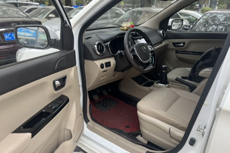 Used Jinbei 750 2015 1.5L Flagship Model Interior 7