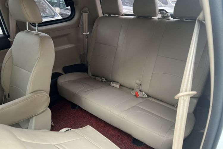 Used Jinbei 750 2015 1.5L Flagship Model Interior 8