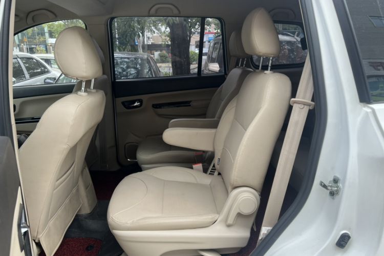 Used Jinbei 750 2015 1.5L Flagship Model Interior 9