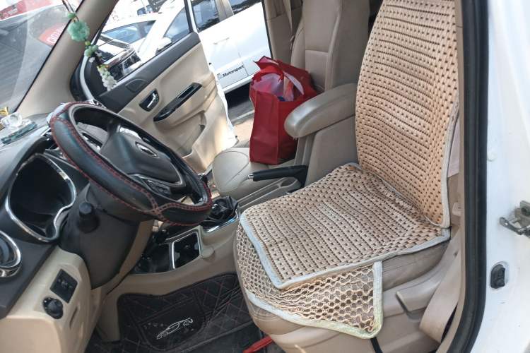 Used Jinbei 750 2015 1.5L Flagship Model Left Front Seat