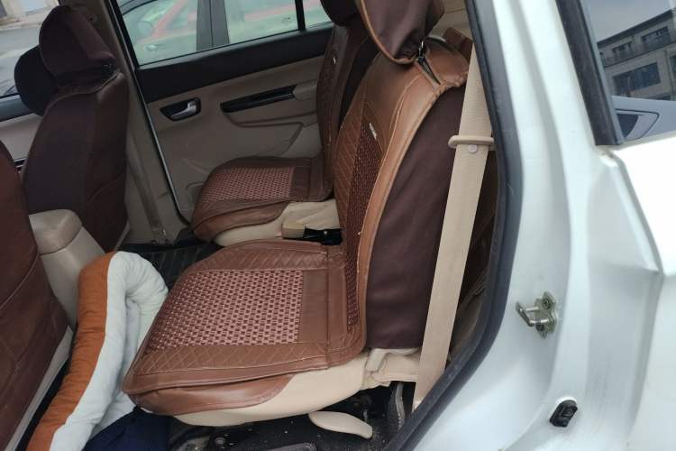 Used Jinbei 750 2015 1.5L Comfort Model Left Rear Seat