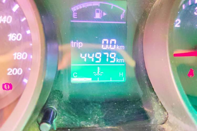 Used Jinbei 750 2015 1.5L Comfort Model Odometer Close Up