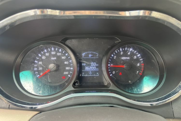 Used Jinbei 750 2015 1.5L Flagship Model Odometer Close Up
