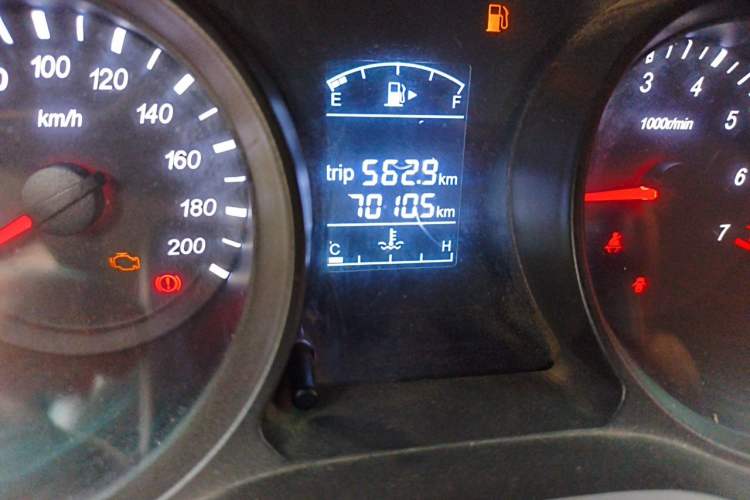 Used Jinbei 750 2015 1.5L Comfort Model Odometer Close Up