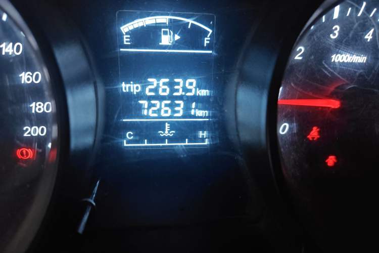 Used Jinbei 750 2015 1.5L Comfort Model Odometer Close Up